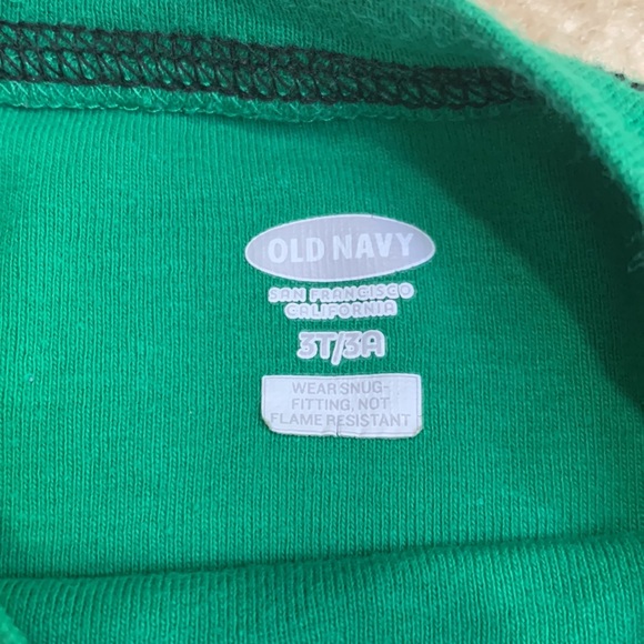 Old Navy toddler Christmas pajama set 3t - Picture 2 of 3